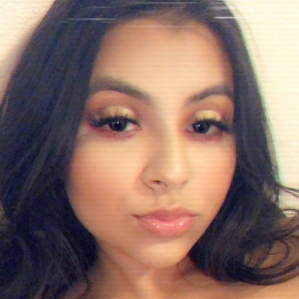 Meet your Posher, Yajaira